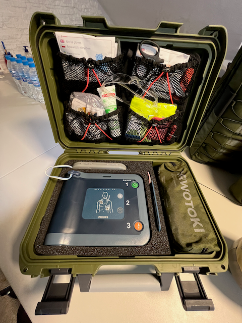 Philips HeartStart FRx defibrillator in PELI 1200 Case